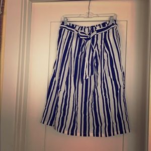 Black and White Knee Length Skirt-Size Large